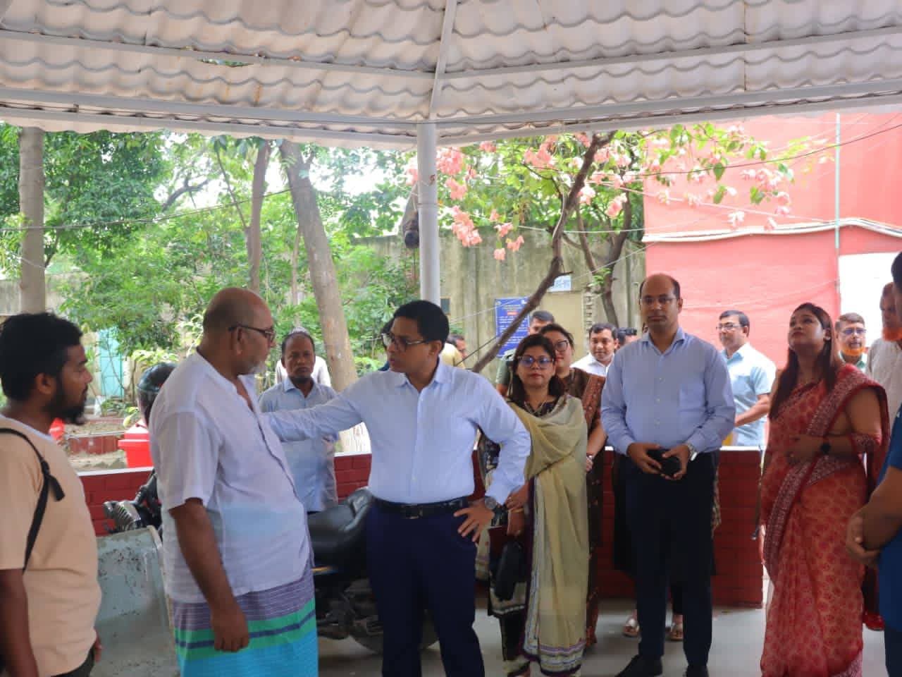 বিভিন্ন সরকারি দপ্তর ও শিক্ষা প্রতিষ্ঠানে আকস্মিক পরিদর্শনে জেলা প্রশাসক মোঃ রায়হান কবির