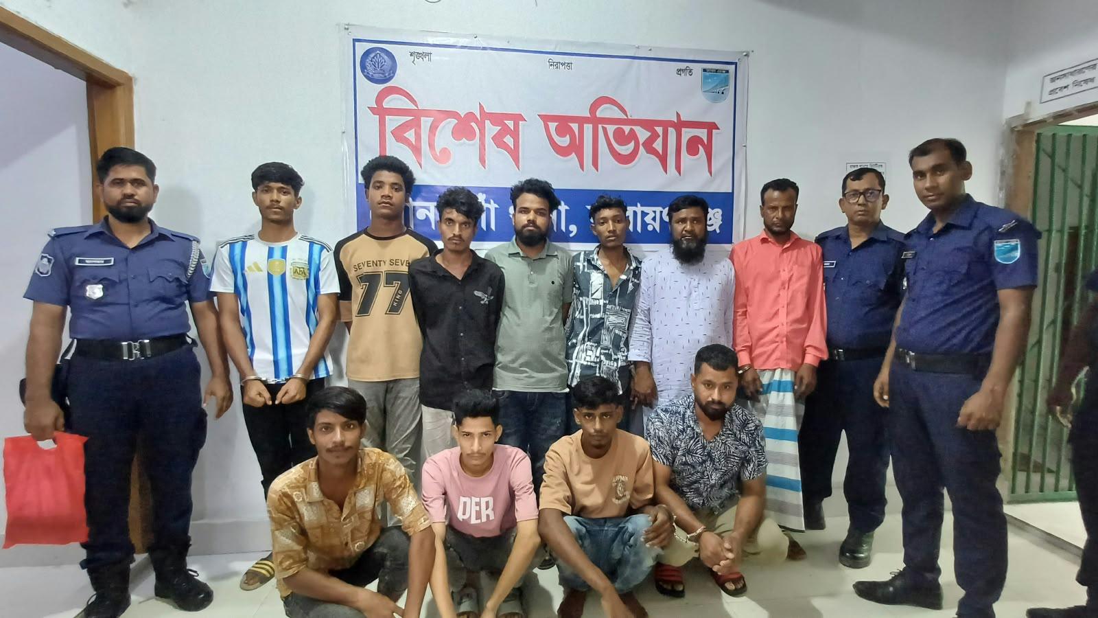 সোনারগাঁয়ে পুলিশের বিশেষ অভিযানে গ্রেপ্তার-১১
