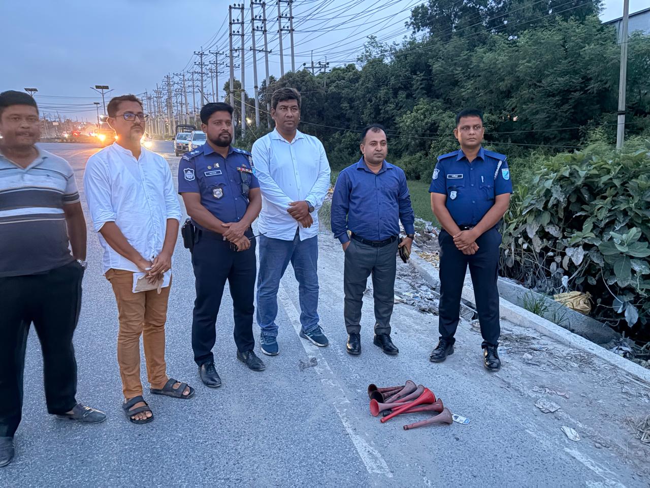 সোনারগাঁয়ে পরিবেশ অধিদপ্তরের অভিযান, ৫ যানবাহনকে জরিমানা