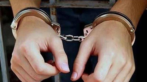 সোনারগাঁয়ে পুলিশের হাতে কামড়িয়ে হাতকড়াসহ পালিয়েছে মাদক কারবারি 