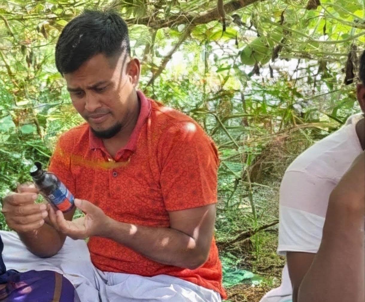 সোনারগাঁয়ে সামাজিক যোগাযোগ মাধ্যমে যুবদল নেতার মাদক সেবনের ছবি ভাইরাল