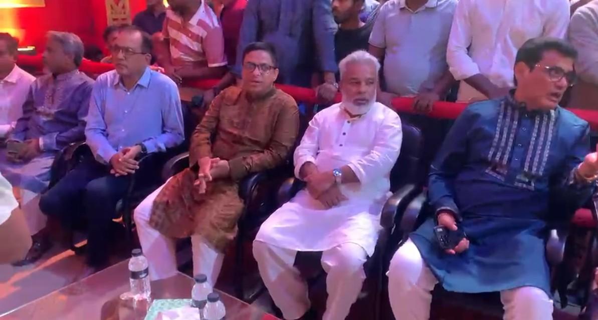 সোনারগাঁয়ে পূজামণ্ডপ পরিদর্শনে ডিসি