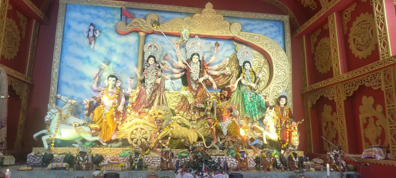 প্রতিমা বিসর্জনের মধ্য দিয়ে সনাতন ধর্মাবলম্বীদের প্রধান ধর্মীয় উৎসব শারদীয় দুর্গাপূজা শেষ হচ্ছে আজ